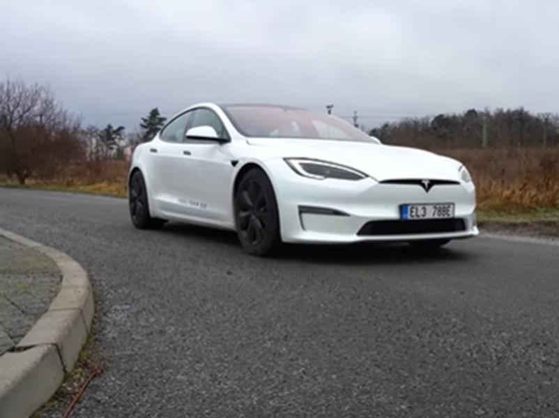 Video test Tesla Model S Plaid