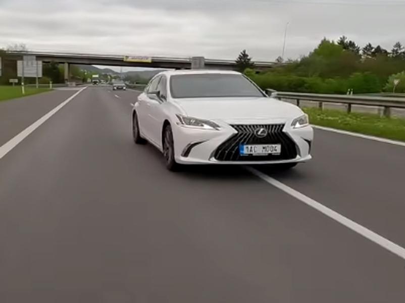 Video test Lexus ES 300h