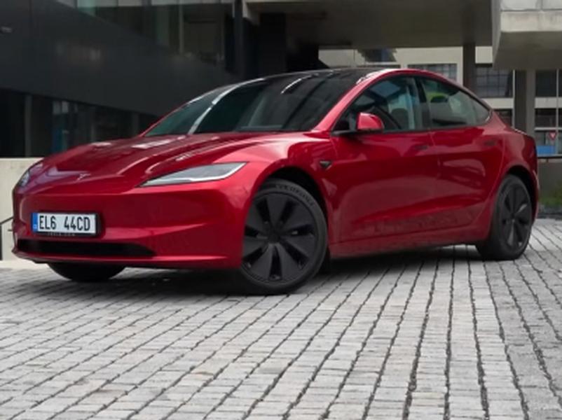 Video test TESLA Model 3 Performance